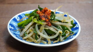 ラー油が決めて♪ニラともやしの和え物