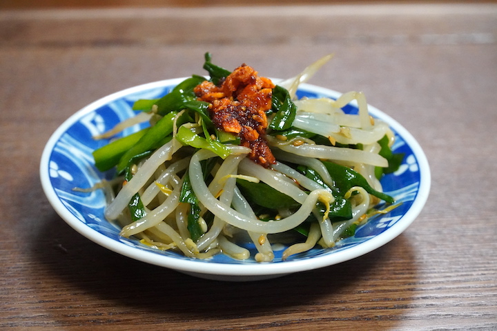 ラー油が決めて♪ニラともやしの和え物