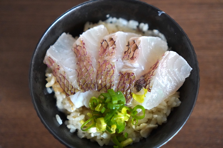 鯛のあらで作るよ。絶品の鯛めしのレシピ